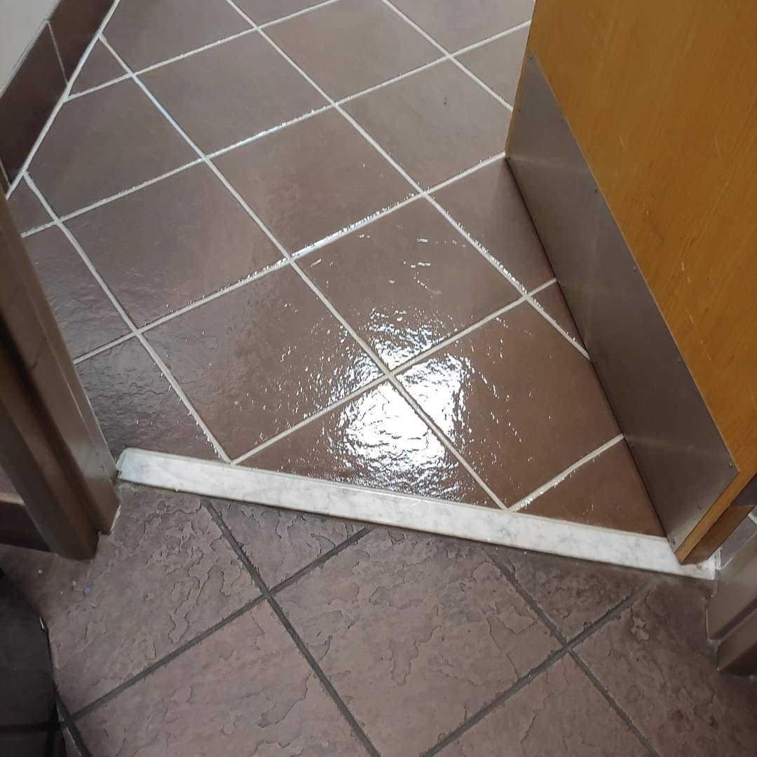 3-Part Glossy ceramic tile